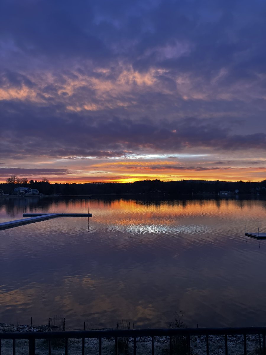 minnie_pickles's tweet photo. Good morning! ๐ Rember to look for the beauty around you. #natureheals๐
โจ๐ฒ๐๐ฟ๐ฆ
๐๐โ
๏ธ
#sunrisephotography #sunrise #sunriseoftheday
#reflectionphotography
#SouthwickMA #LakeCongamond
#lakephotography #thanksmothernature
#suffieldct https://t.co/yd9mA8faLT