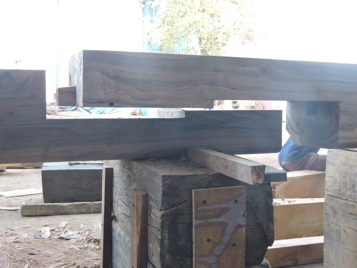 Hodiinnovations's tweet photo. 🚢 Keel Joining Complete on #AncientStitchedShip!

🛠 Scarf join method unites keel pieces, melding strength &amp; tradition.

🌊 Up next: Attaching Meel pieces (Stem and Stern)  to the keel. Stay Tuned!

@indiannavy @MinOfCultureGoI @sanjeevsanyal https://t.co/6juLC8LJka