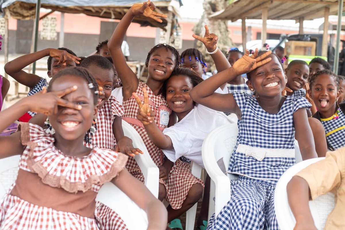 croireci's tweet photo. | Aventures littéraires | 

La fondation offre des livres. Si vous êtes à Abobo, et que vous disposez de bibliothèque dans votre école ou dans un espace littéraire, vous êtes les bienvenus. 

Intéressé(es),écrivez-nous. Nos équipes vous recevront. 

Agréable nouvelle année ! https://t.co/PAhWMilGHP