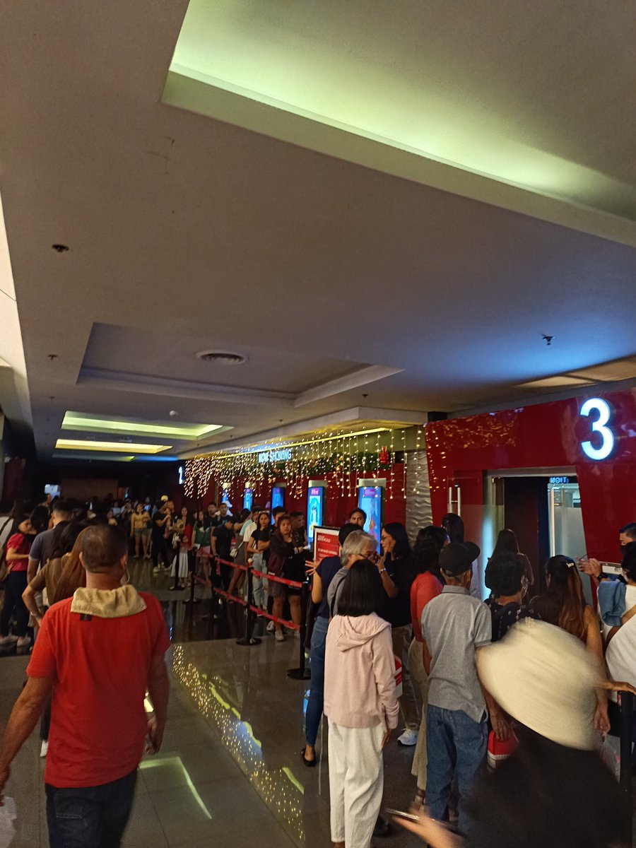 Aliengala_'s tweet photo. Finally we watched Remind na @StarCinema Lumabas ako ng sinehan na may kirot yung puso ko dami naka relate may humagagolgol pa nga sa likod namin π₯Ί galing ni Dingdong pang best actor!
Consistent na pinipilahan ang rewind sa Lipa #MMFF2023 #rewindeffect
#DongYan #RewindMMFF https://t.co/8vQTCdfYa8