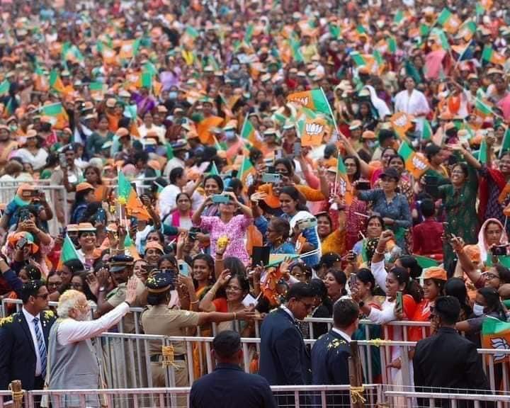 KiniColonel's tweet photo. Kerala is Changing. Women Power is with Modi.
#ModiInKerala
#Modi4Kerala
#ModiYudeGuarantee
#HaveFaithInModi
#SthreeSakthiWithModi
#SthreeShakthiModikkoppam
@narendramodi @BJP4India @BJP4Keralam https://t.co/zKRCO7GefE