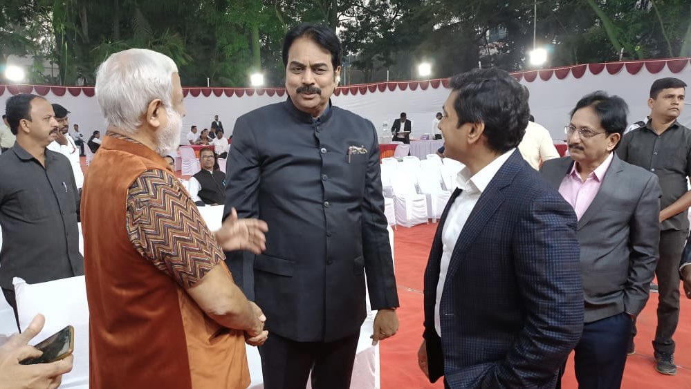Harshvardhanji's tweet image. आज दैनिक पुढारी च्या वर्धापन दिनानिमित्त पुणे येथे आयोजित स्नेह मेळाव्यास उपस्थित राहत शुभेच्छा दिल्या व उपस्थित मान्यवर, पत्रकार बंधू-भगिनी यांच्यासमवेत संवाद साधला.

@pudharionline 
#Dainik #Pudhari #Pune #journalist
#News #Reporter #Media