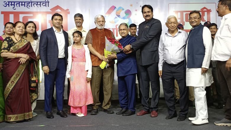 Harshvardhanji's tweet image. आज दैनिक पुढारी च्या वर्धापन दिनानिमित्त पुणे येथे आयोजित स्नेह मेळाव्यास उपस्थित राहत शुभेच्छा दिल्या व उपस्थित मान्यवर, पत्रकार बंधू-भगिनी यांच्यासमवेत संवाद साधला.

@pudharionline 
#Dainik #Pudhari #Pune #journalist
#News #Reporter #Media