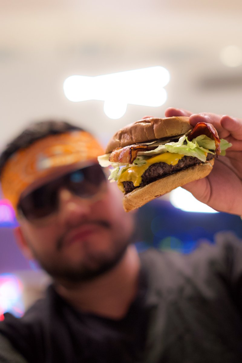 TobiasEats's tweet photo. When @TobiasEats Is Done #SendingIt At 🪩 @PoolAfterDarK 🌊 He Goes To @BobbysBurgers_ By @bflay &amp; Orders A #BaconCrunchBurger 🍔🥓 #ButtermilkOnionRings 🧅&amp; a 🍪🍦#CookiesAndCream #Milkshake 🥤, If You’re At @harrahsresort You Shoud As Well 😉

PS. Yes It’s 2 AM https://t.co/uGh1Hlel6A