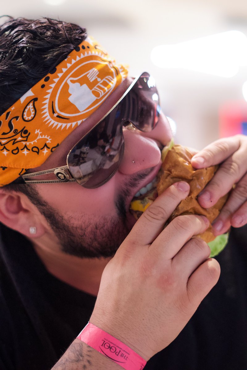TobiasEats's tweet photo. When @TobiasEats Is Done #SendingIt At 🪩 @PoolAfterDarK 🌊 He Goes To @BobbysBurgers_ By @bflay &amp; Orders A #BaconCrunchBurger 🍔🥓 #ButtermilkOnionRings 🧅&amp; a 🍪🍦#CookiesAndCream #Milkshake 🥤, If You’re At @harrahsresort You Shoud As Well 😉

PS. Yes It’s 2 AM https://t.co/uGh1Hlel6A