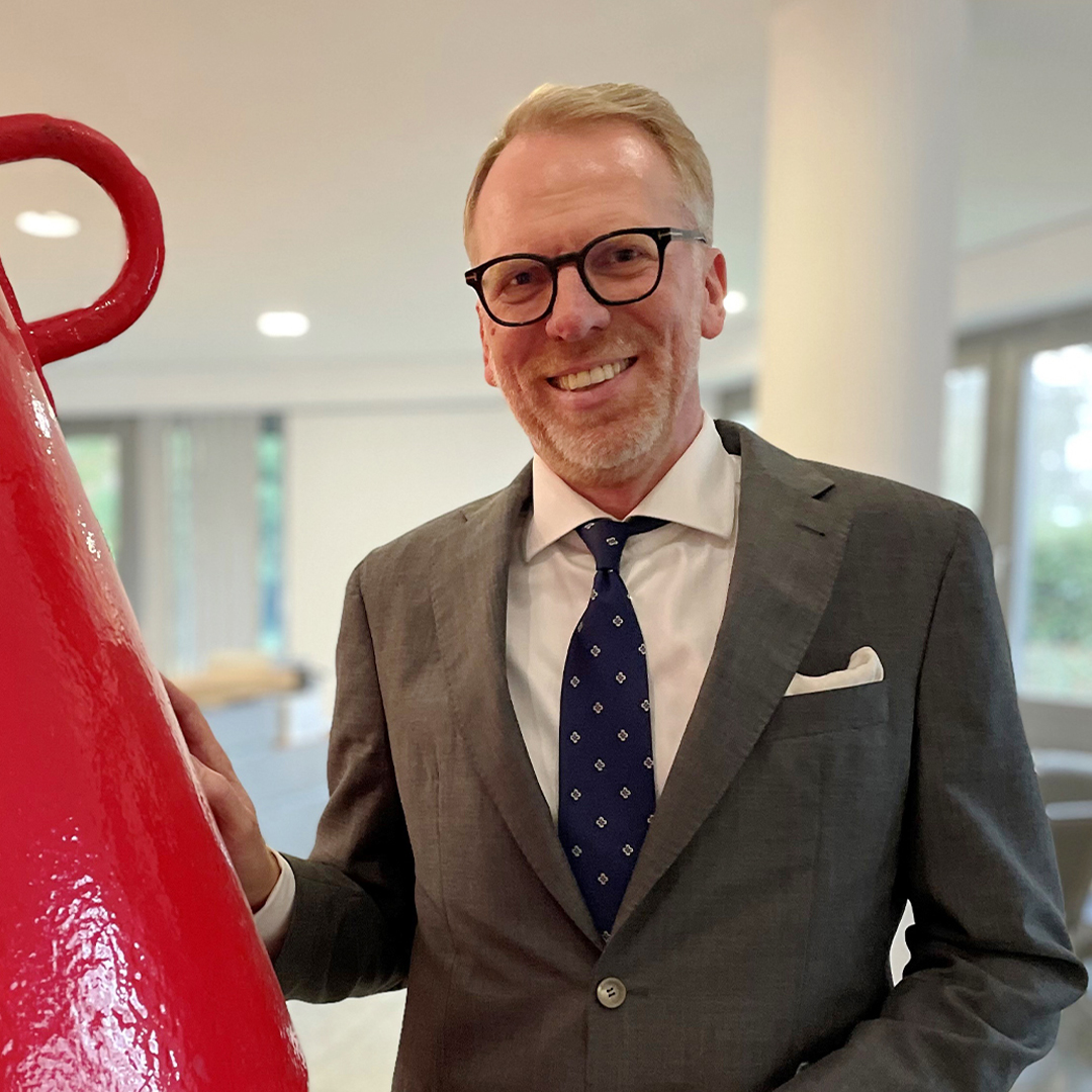 gdws_wsv_presse's tweet photo. Eric Oehlmann ist neuer Leiter der Generaldirektion Wasserstraßen und Schifffahrt

Effektive Strukturen, nachhaltiges Arbeiten, neue Perspektiven für die Bundeswasserstraßen, das sind Ziele, die sich der neue Leiter der #GDWS gesetzt hat. #WSV https://t.co/84biTB7ZjB