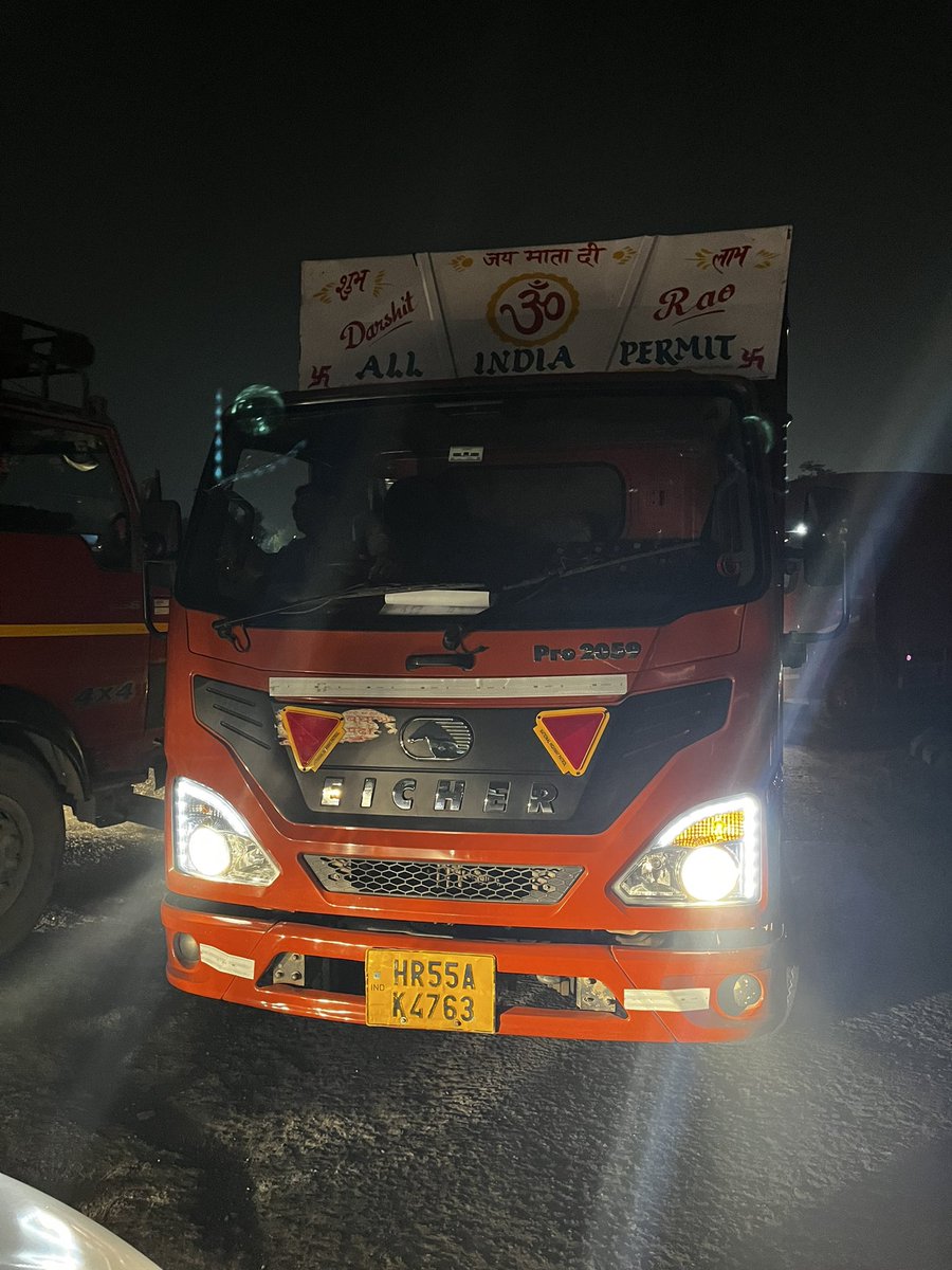 jainaabhisheks's tweet image. Truck driver driving on wrong side and telling they will hit with tools if you request them to use right way.
@DC_Gurugram  kindly remove one way barrier near Kherki dhaula toll or ensure 24x7 police at spr nh 48 intsection near palm hills
took the phone and threaten to break it