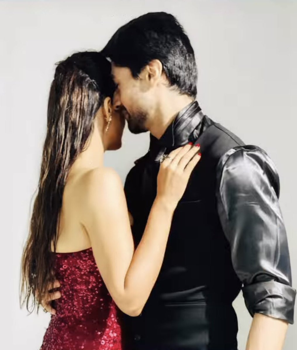hcmyworld's tweet photo. This photoshoot of them🔥

{ • #SmriShad • #HarshadChopda • #SmritiKarla } https://t.co/8VCixXoek5
