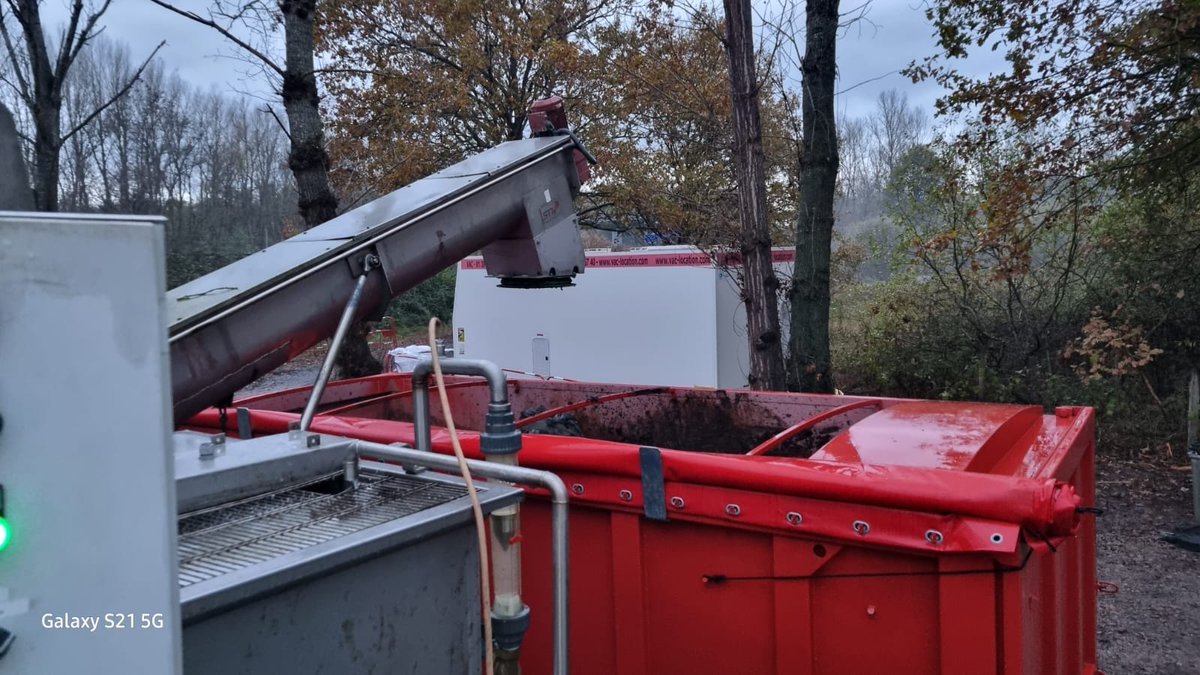 LeFlochDepol's tweet photo. Opération de curage d'un bassin de rétention d'eaux pluviales et déshydratation des boues réalisée en décembre à Cleppé (42) :
👉Curage avec engin amphibie @truxor  
👉Déshydratation par unité mobile

🙏Merci à @GroupeColas et @VINCIAutoroutes pour leur confiance. https://t.co/kJXwEbqgS9
