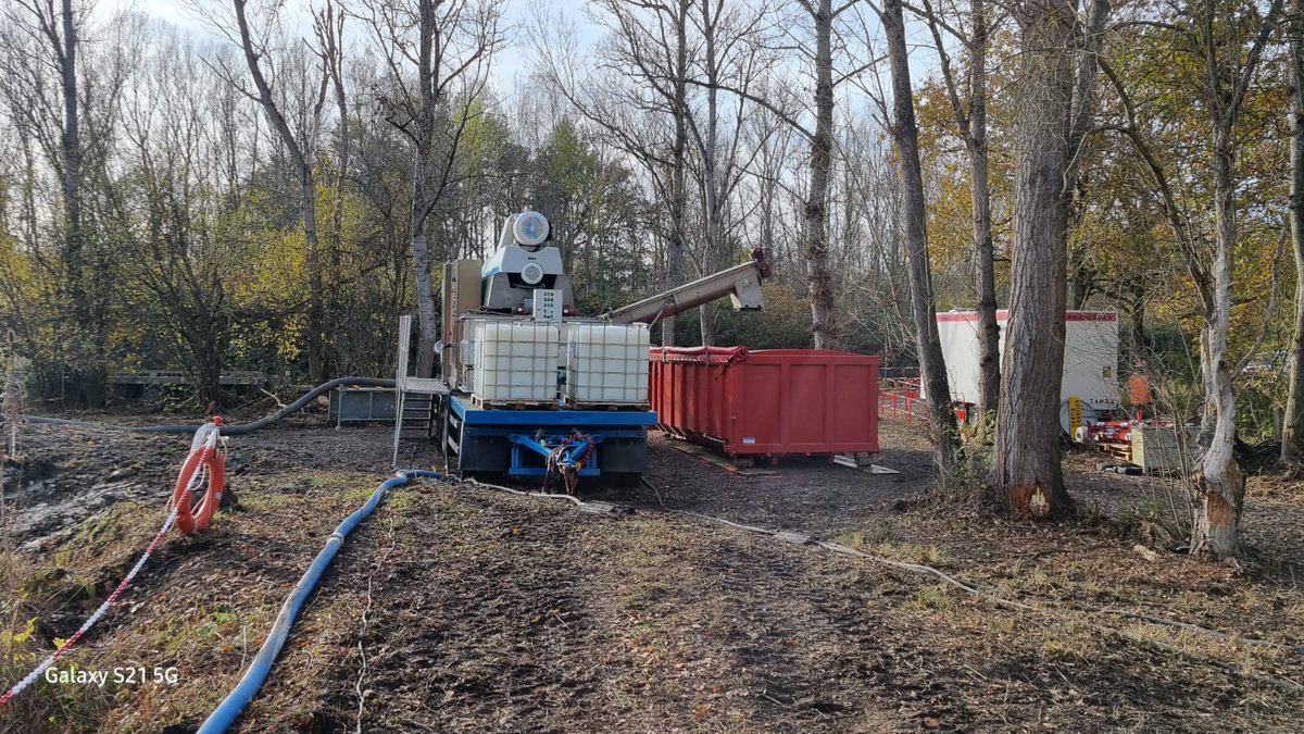 Opération de curage d'un bassin de rétention d'eaux pluviales et déshydratation des boues réalisée en décembre à Cleppé (42) :
👉Curage avec engin amphibie <a href="/truxor/">TruxorHarvesterUSA</a>  
👉Déshydratation par unité mobile

🙏Merci à <a href="/GroupeColas/">Groupe Colas</a> et <a href="/VINCIAutoroutes/">VINCI Autoroutes</a> pour leur confiance.