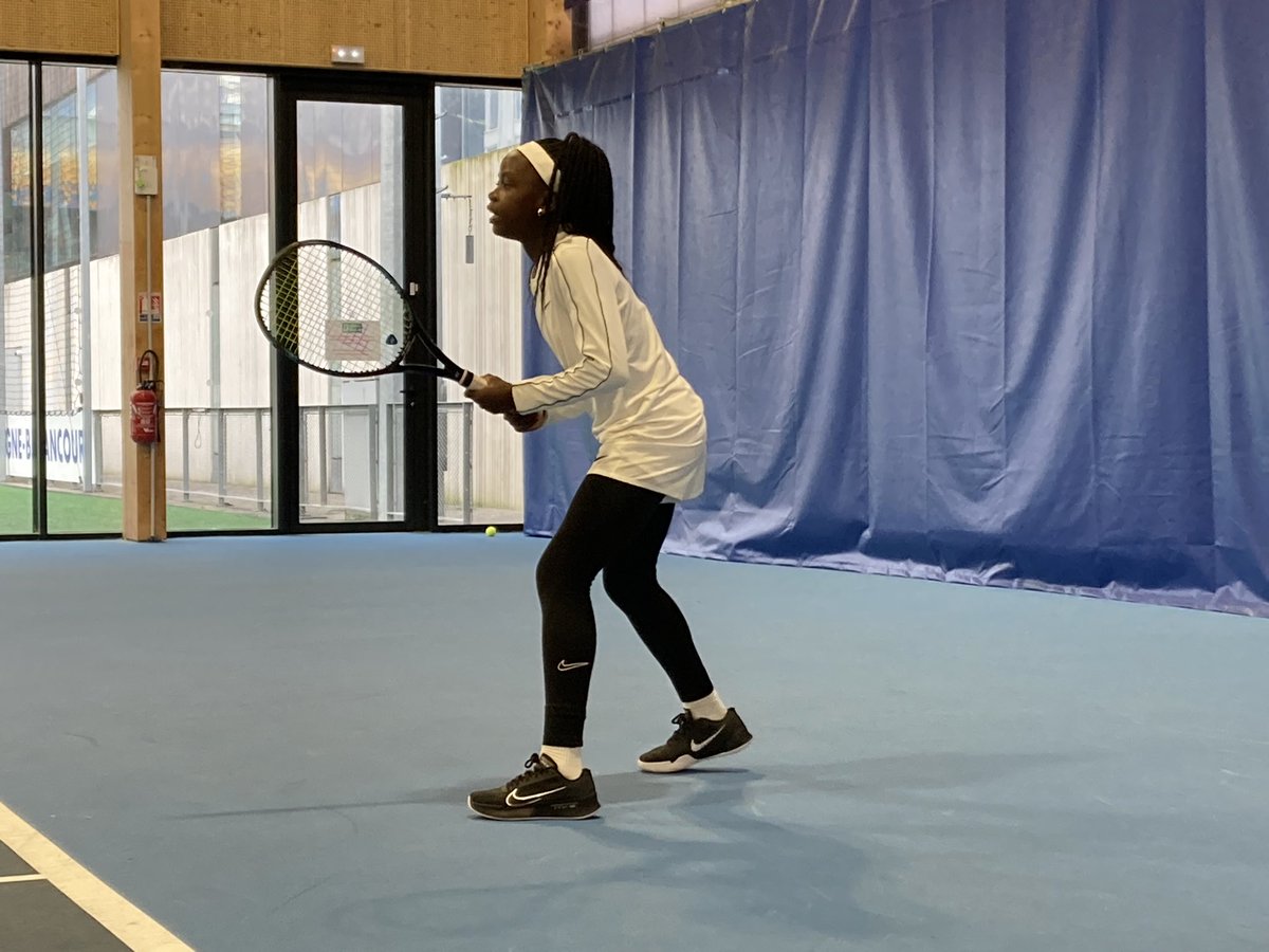 ericsalliot's tweet photo. L’Open 10-12 au @TCBBtennis bat son plein et il y a une Camerounaise couvée par Yannick Noah qui frappe déjà les esprits. Retenez son nom: Uma Malika Ngo Bogso. Ça cogne fort… #tcbb https://t.co/49QnkWly5d