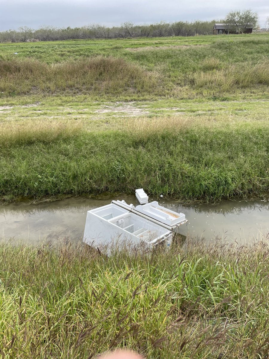 hcdd_1's tweet photo. New Year’s resolution: report all illegal dumping at 1-800-381-1051 😁

#stopillegaldumping #gohcdd1 https://t.co/dArPP6YrxR
