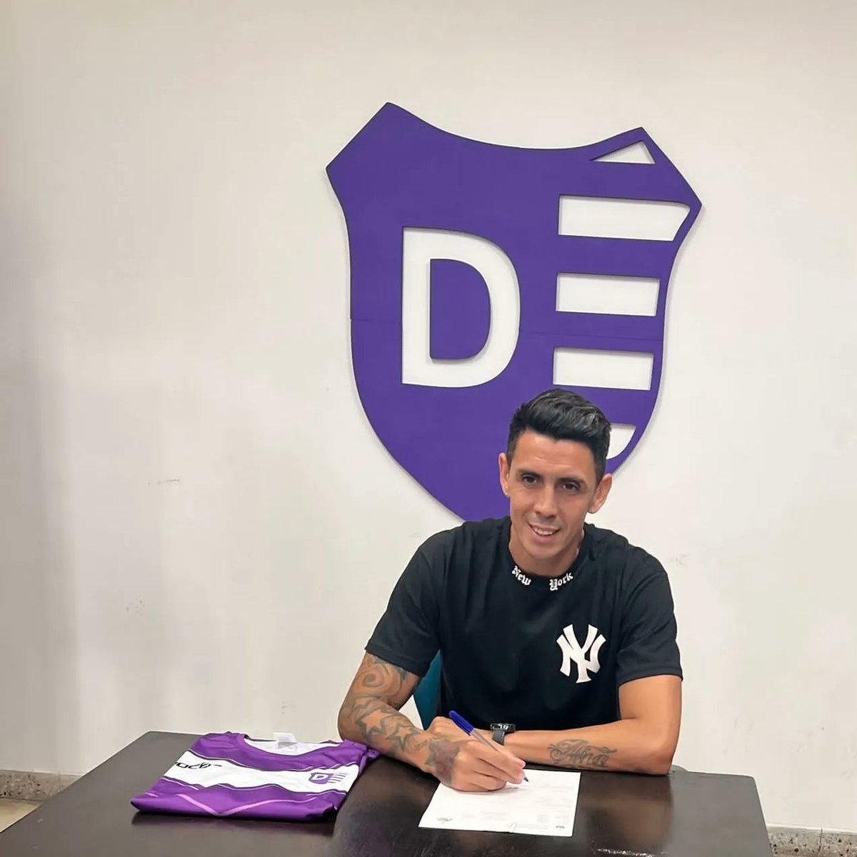 Un agradecido a la vida , un desafío nuevo por delante en un club que me ayudó a ser mejor persona ,rodeado de gente hermosa.
Vuelvo a un lugar donde me regalo muchísimas alegrias sabiendo lo difícil que son conseguirlas.
Gracias <a href="/VillaDalmine/">Club Villa Dálmine</a> por abrirme las puertas de tu casa.