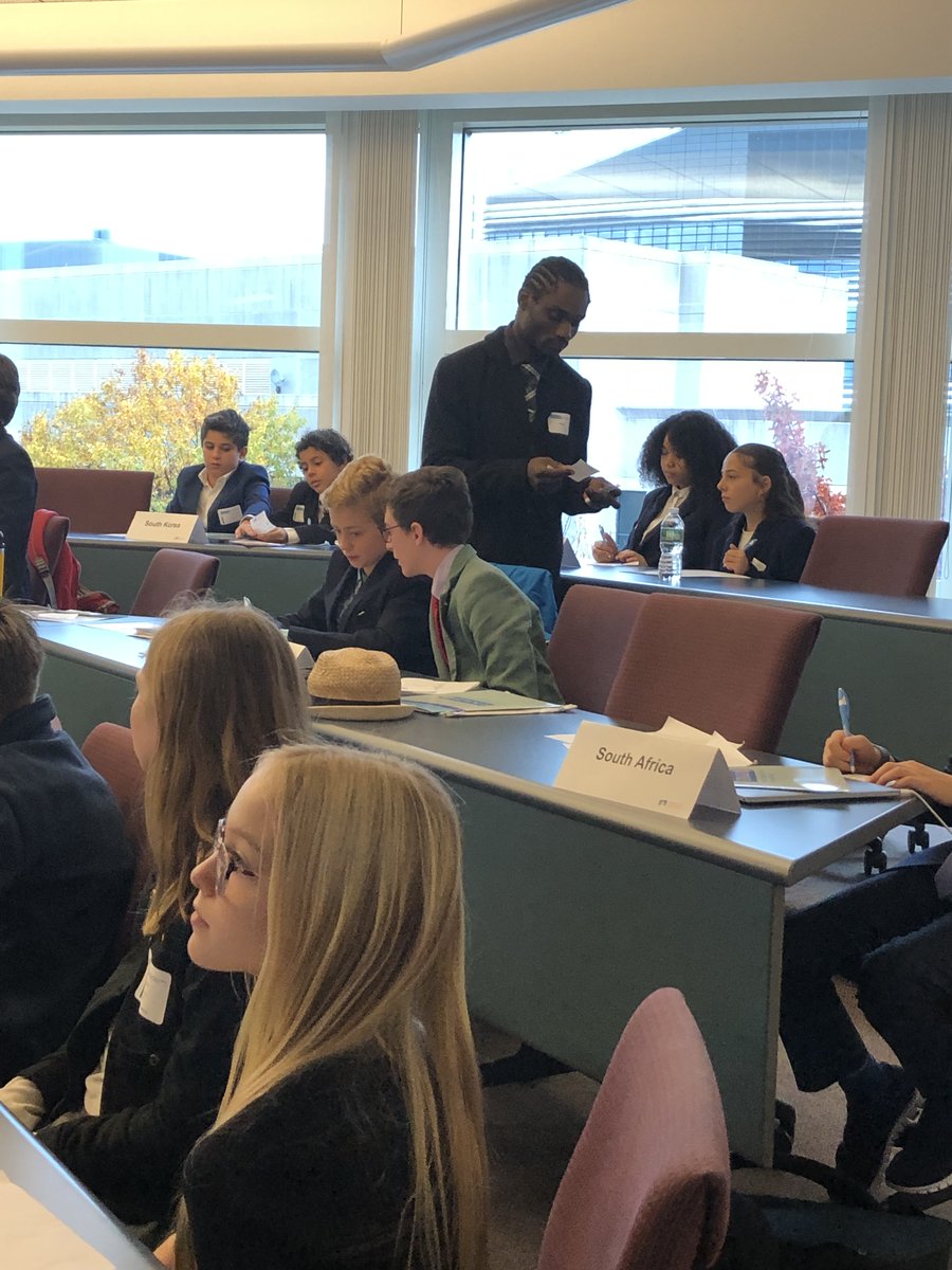 🇺🇳 Our Middle School students participating in the Model UN club recently attended a conference at @Northeastern. Special congratulations to Alina & Elec, who earned the Best Negotiator Award in the World Health Organization Committee! #MUN2023 #MUN #ModelUN #Modelunitednations