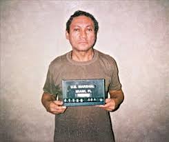 #UnDíaComoHoy del año 1990, en Panamá, el ex dictador militar Manuel Antonio Noriega se entrega a soldados estadounidenses en la entonces Nunciatura y es trasladado a Estados Unidos.
#QuePifiaLos90s
#QuePifiaLos80s
#Historia de #Panamá 🇵🇦