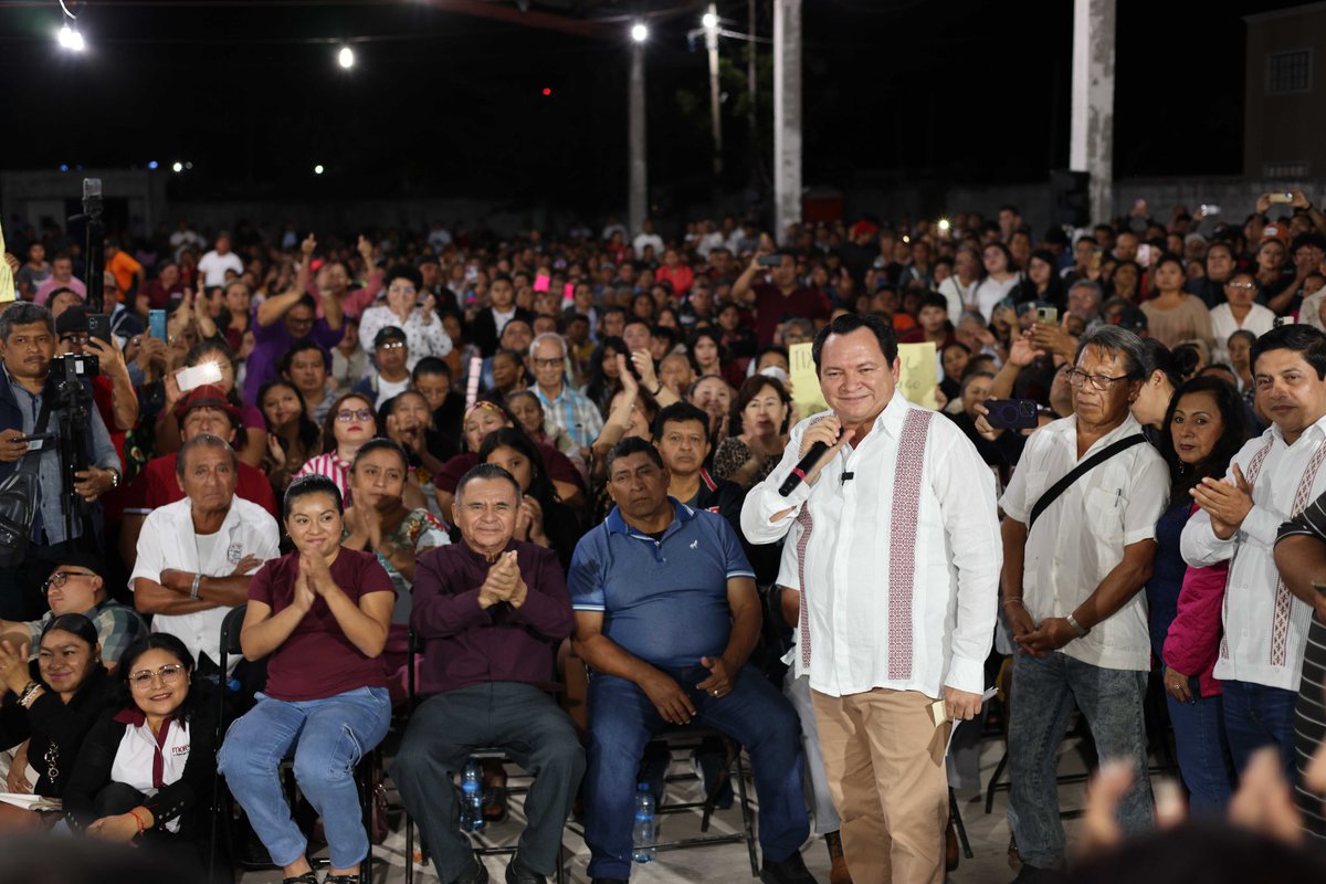 huachodiazmena's tweet photo. ¡Gracias Yucatán, gracias Valladolid!

Veo una militancia llena de energía y de esperanza, y sé que juntos vamos a asegurar que la #4T llegue, para que el bienestar seguro llegue.

Gracias al expriista Manolo Castro, por sumarse a nuestro proyecto, ¡bienvenido al lado correcto de la historia!

Estamos listos para el cambio verdadero.

*Mensaje dirigido a militantes y simpatizantes de Morena.