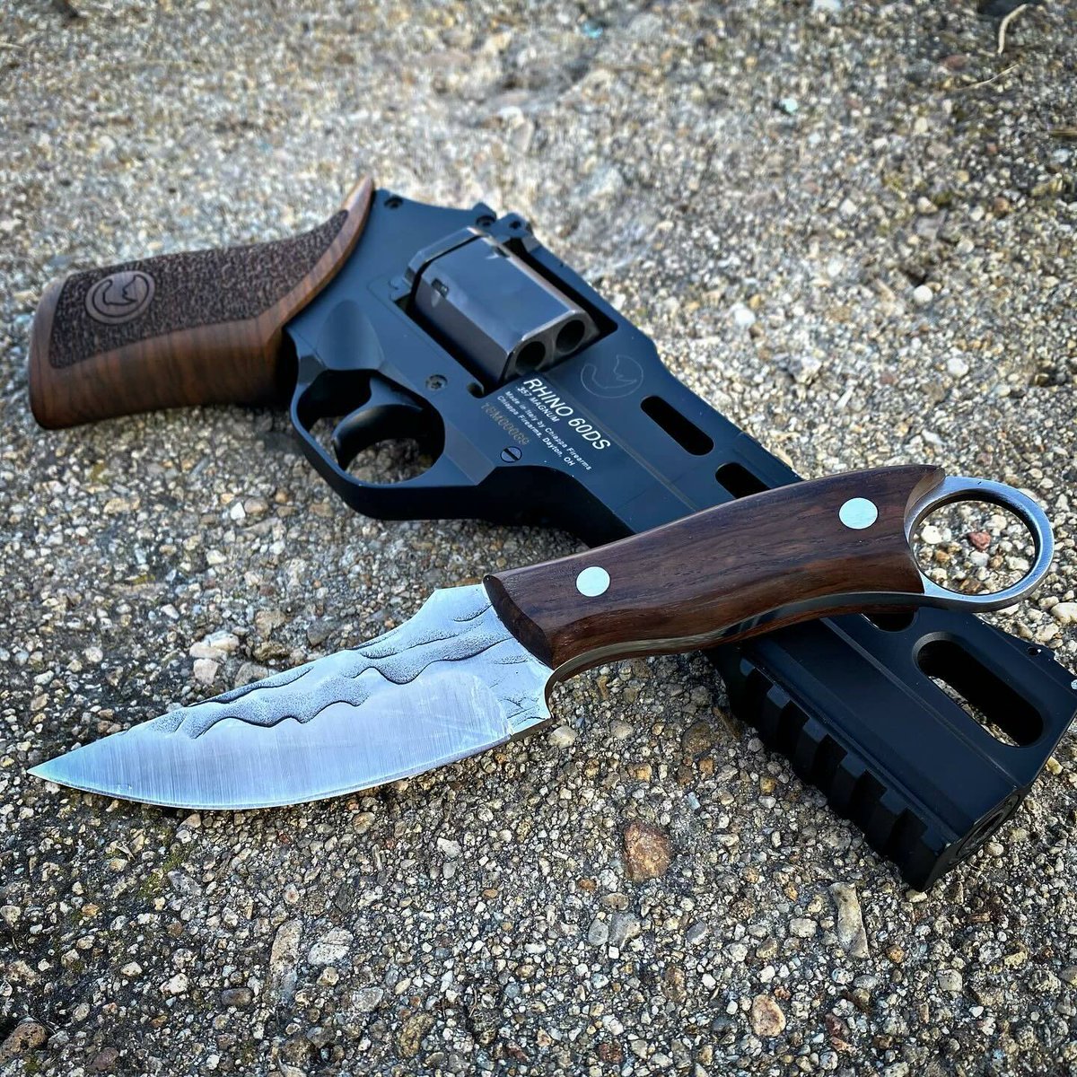 cheaperthandirt's tweet image. From: @balistix_4o6you ever go for your own gift in a white elephant exchange? i put this knife in and liked it so much i brought it right back home with me. 😅
#gunsofinstagram #pewpew #edc #concealedcarry #carrypistol #357magnum   #2ndamendment #knife #rangedayfriday #chiappa