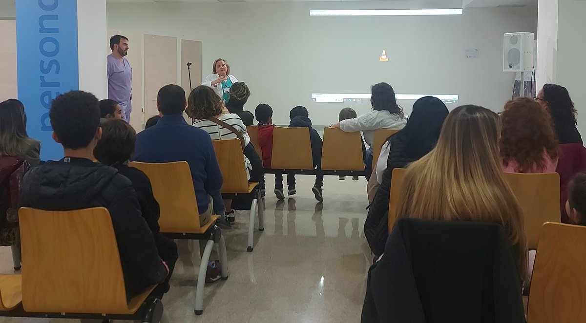 pediatrialafe's tweet photo. 1/1 Hoy, el Servicio de Neonatología @HospitalLaFe ha organizado el "Taller de Neonatología navideño: un día para el recuerdo". Al que han asistido niñ@s que estuvieron ingresados, hermanos e hij@s de compañer@s
#Pediatría https://t.co/QNixyIGw9z