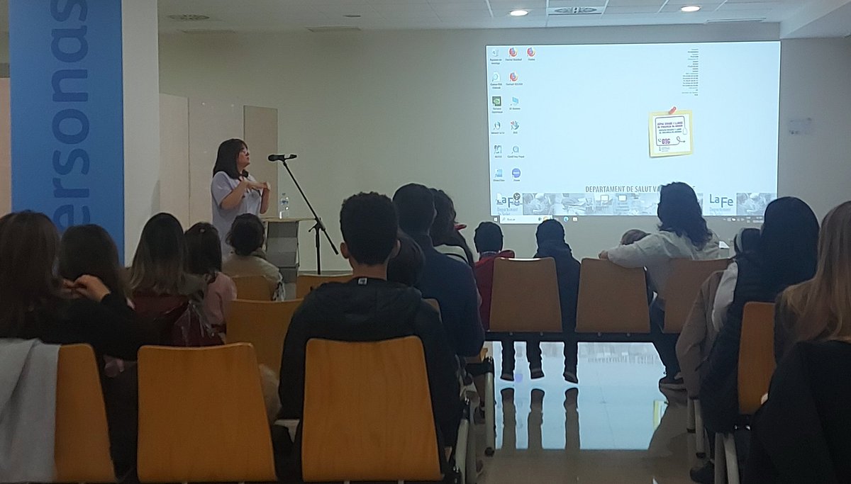 pediatrialafe's tweet photo. 1/1 Hoy, el Servicio de Neonatología @HospitalLaFe ha organizado el "Taller de Neonatología navideño: un día para el recuerdo". Al que han asistido niñ@s que estuvieron ingresados, hermanos e hij@s de compañer@s
#Pediatría https://t.co/QNixyIGw9z