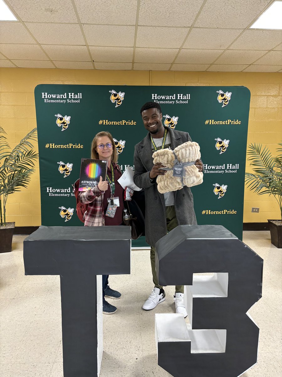 lovethenteach's tweet photo. Congratulations to our round two door prize winners! #pft324 @HowardHallElem #premierprofessionals https://t.co/WCrhmKfcNA