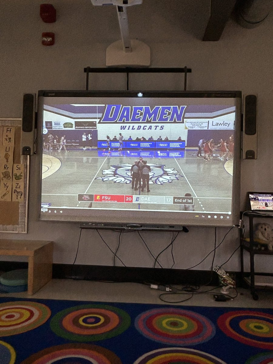 katietitus0's tweet photo. No better way to spend my planning period than cheering on my wild kitties! @DaemenWBB @DaemenAthletics 💙🤍 Shoutout to @MikeMirantoD2 for being the best commentator around. https://t.co/ENvQbnjcoW