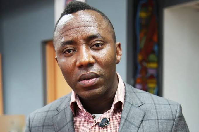 SaharaReporters's tweet photo. Nigerian Workers’ N30,000 Monthly Salary Is What Workers In Other Oil-producing Countries Earn Per Hour, Sowore Laments | Sahara Reporters https://t.co/PEuTVENDiR https://t.co/5c8aBnHqvN