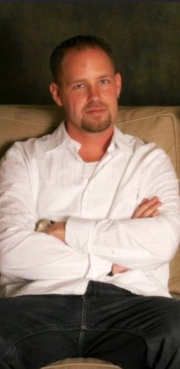 StPetePD's tweet photo. Help #stpetepd find 47 y/o Michael Robinson, last seen on Jan. 1st near the 1900 block of 35th St. S.  He hasn't checked into work &amp; his family hasn't heard from him. Last seen wearing a black polo, gray jeans, and driving a gray Jeep Compass. Call 727-893-7780 if U have info. https://t.co/DnjKWoGoKH