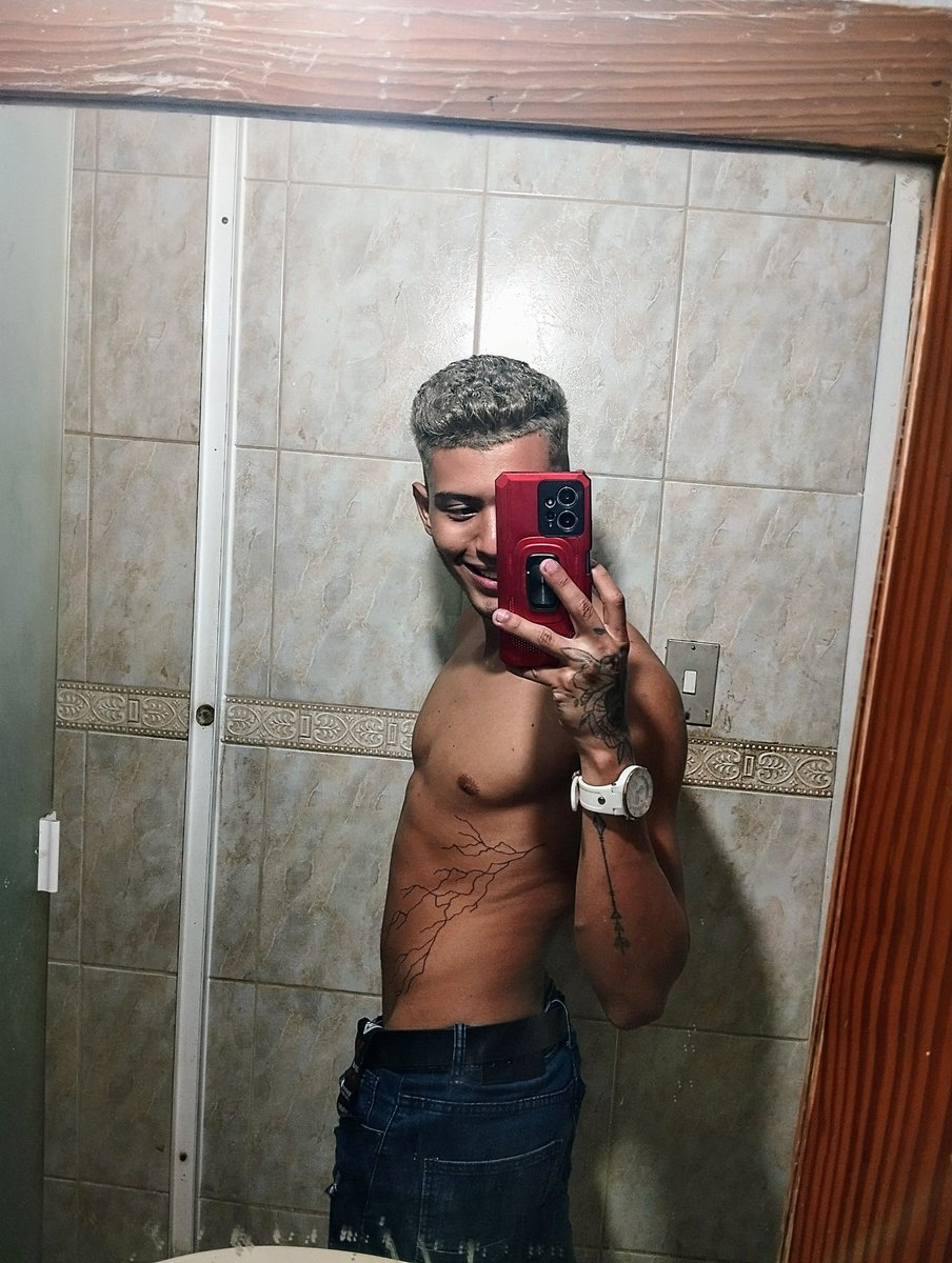 Angelo_vnz's tweet photo. Donde me besarías 🥵🙈 https://t.co/tJNQPANR3j