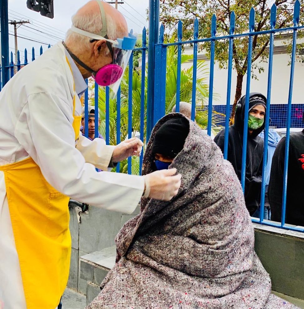 NP__Oficial's tweet photo. 🚨Veja: l Internautas repercutem diferença entre as férias do padre Júlio Lancelotti e as do pastor Silas Malafaia https://t.co/YywLbCBvix