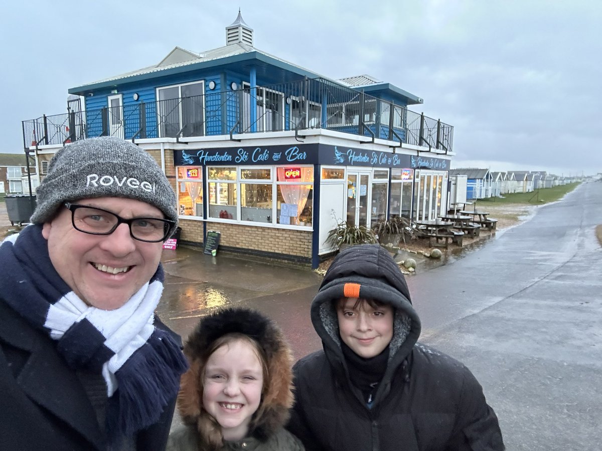 Roveel_Mark's tweet photo. A nice walk along the prom at Hunstanton followed by a lovely lunch at Hunstanton Ski Cafe and Bar! https://t.co/65geZI3DWO
