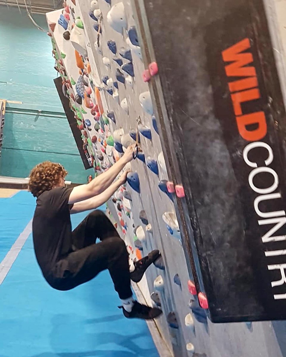 February 2024 half term DofE Gold Residential, only 5 weeks left to book! Great mix of outdoor activities, indoor bouldering &amp; fab visit to <a href="/TEC_Kimmeridge/">The Etches Collection</a> to see the impressive Pliosaur skull as seen on TV with #davidattenborough bit.ly/3TLYAvJ #dofegold