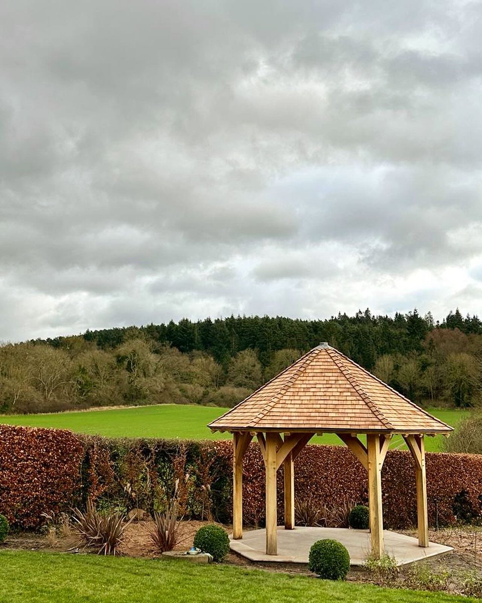 ME_Architects's tweet image. The Sundowner ☀️ 

At our arts and crafts new build, the sundowner over looks the stunning view from the property, creating the perfect space for an evening drink ☕️

#architecture #architects