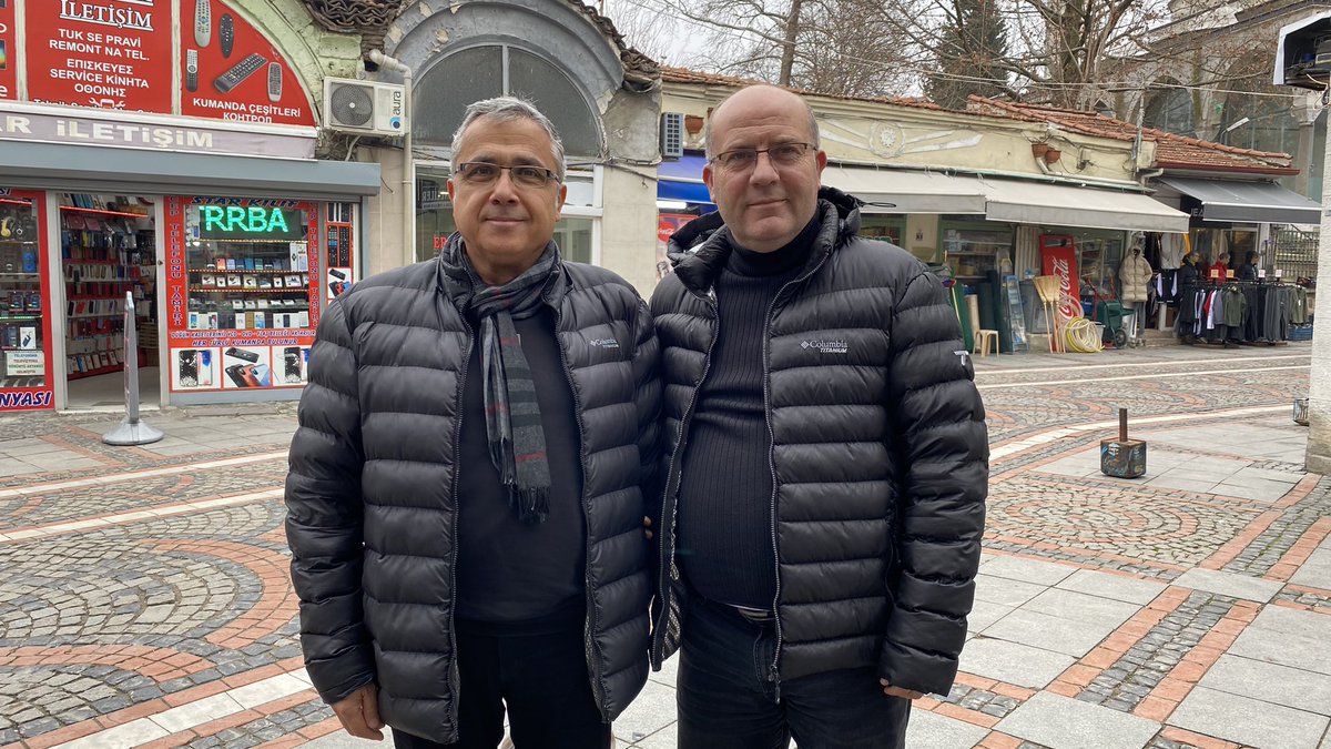 Karşılaşmalar bazen tesadüf gibi görünse de, içten sohbetlerle anlam kazanır, hoş sohbetler iki insan arasında köprüler kurar ve gönülleri birleştirir.

#EdirnelilerNeİstiyorsa
#EdirneyeNeGerekiyorsa
#ElelegönülgönüleEdirne
#Edirneyedeğer