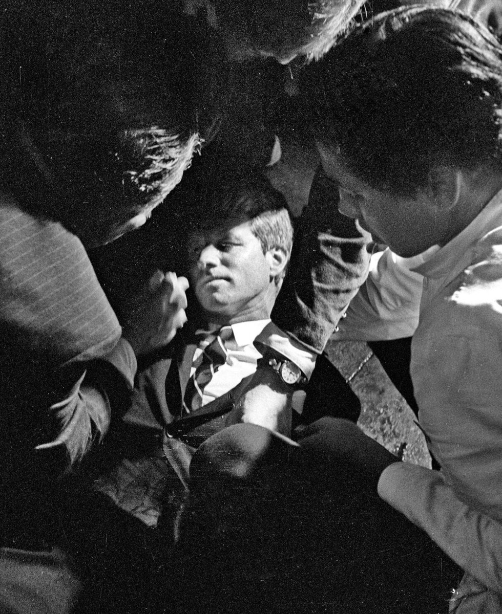 peterparc21's tweet image. 이재명은 대한민국의 Robert Kennedy 같은 존재다. 로버트 케네디는 1968년 로스엔젤레스 Ambassador Hotel에서 피살. 하지만 이재명 대표는 다시 일어난다.
지금 우리에게 꼭 필요한 리더다.