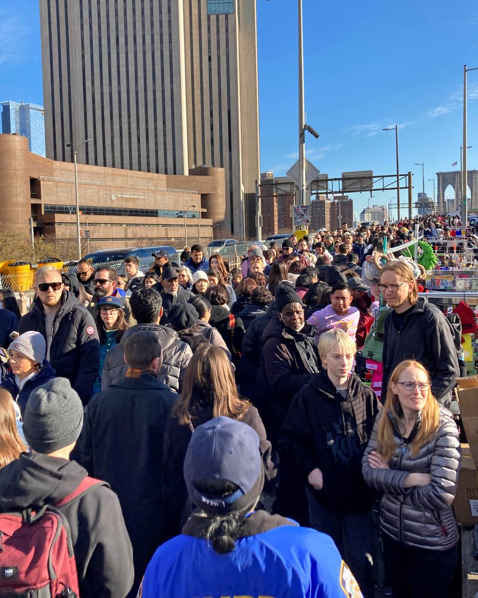 Everyone should be able to safely enjoy the pedestrian walkway on the Brooklyn Bridge. As of today, new NYC DOT rules prohibit vending on city bridges. This will create more space for pedestrians, reduce safety risks, and allow all who visit to better enjoy the view.