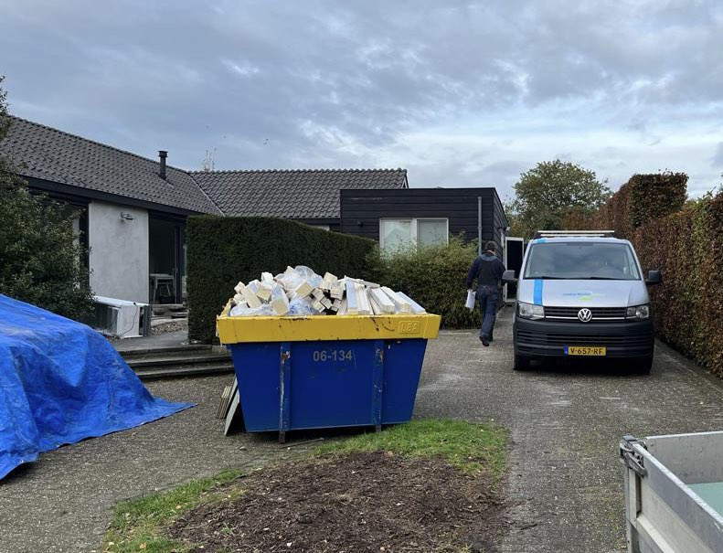 StefanoDelea's tweet photo. Net het hele huis verbouwd tot all-electric. Nu al de hele dag stroomstoring. #liander. Op zoek in grofvuilcontainer naar onze oude vertrouwde #gasketel https://t.co/yJsVS6mjdT