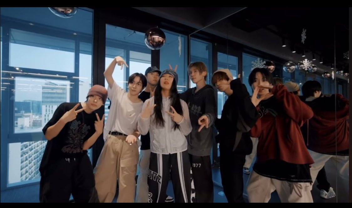 yushi_kenchan45's tweet photo. 良いチームだね💚
アカネさん、Workshopありがとうございました!
https://t.co/T8lGX7jgLa
#NCTNEWTEAM #Akanen #ChoreographyWorkshop https://t.co/cIty3tkg8j