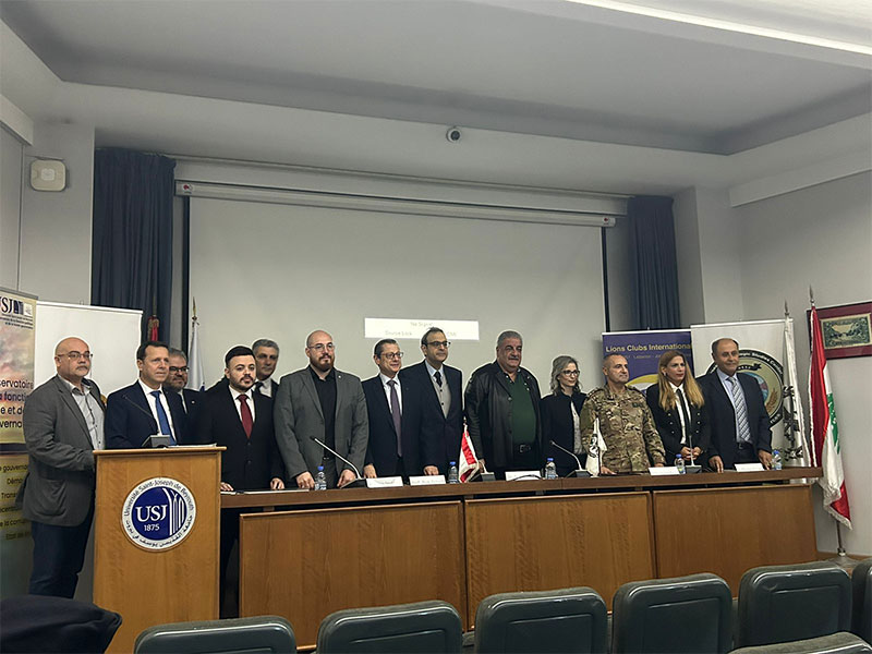 USJLiban's tweet photo. Colloque « Océans et mers : entre bonne gouvernance et compétition géopolitique », organisé par l'@ofp_usj en partenariat avec l'Armée Libanaise et le Beirut Builders Lions Club
Lire plus : https://t.co/Fs630Z6Fvf
@pascalmonin

#USJLiban #OFP_USJ #BBLC https://t.co/JLBOZwfzp5