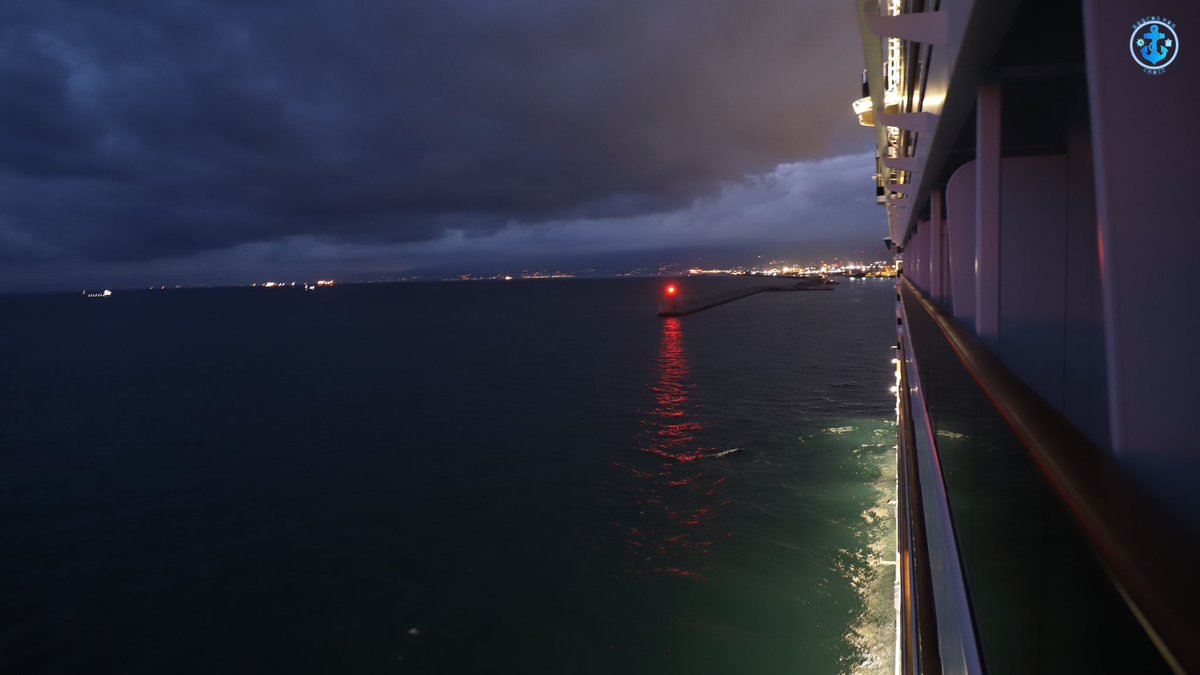 BarcosporCadiz's tweet photo. Crucero MSC WORLD EUROPA entrando en el puerto de Génova procedente del puerto de Maarsella #Genova #puertodegenova #genovaport #italia #cruise #crucero #port #puerto #vacaciones #excursion #viaje #barco #buque #ship #msc #msccruceros #msccruises #mscworldeuropa #mscworldclass https://t.co/OorbXHh9Jr