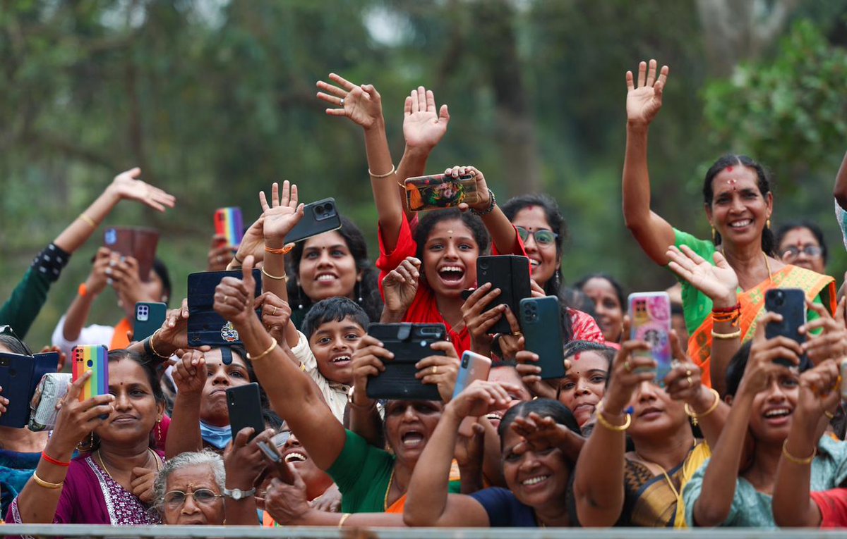 RajeevRC_X's tweet photo. Tremendous & Electrifying atmosphere and energy as Thrissur welcomes its favourite leader, our Pradhan Sevak @narendramodi ji๐๐ผ
เดชเตเดฐเดงเดพเดจ เดเดจเดธเตเดตเดเตป เดถเตเดฐเต. เดจเดฐเตเดจเตเดฆเตเดฐ เดฎเตเดฆเดฟเดเตเดเต เดเดตเตเดถเตเดเตเดเตเดตเดฒ เดธเตเดตเตเดเดฐเดฃเดฎเตเดฐเตเดเตเดเดฟ เดคเตเดถเตเดถเตเดฐเดฟเดฒเต เดเดจเดเตเดเตพ.
#ModifyingKerala
#VaranamModi https://t.co/TfkhoU9fay