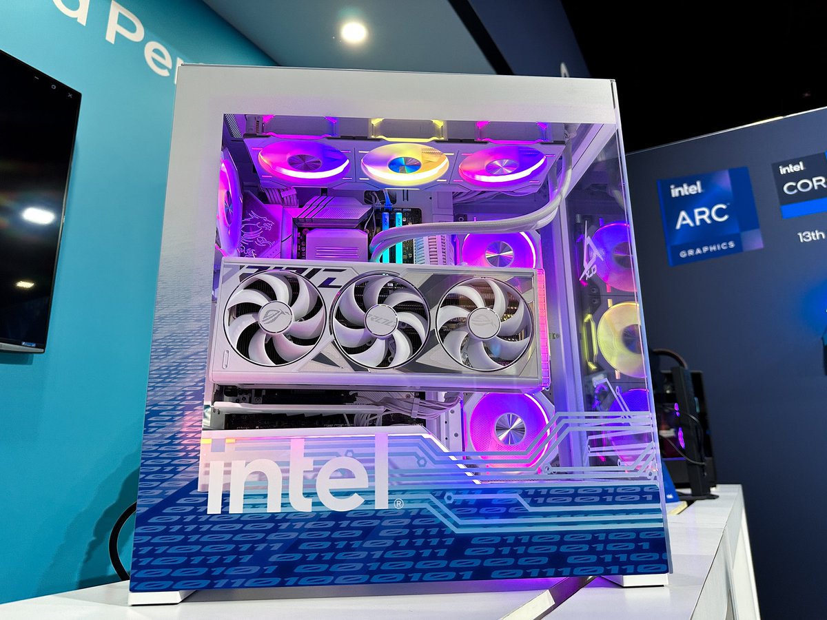 CLXGaming's tweet photo. 🪐🚨PC GIVEAWAY 🚨🪐

Today is the LAST DAY to enter our GIVEAWAY with @RobertsSpaceInd and @IntelGaming for a chance to win a custom CLX x Intel Horus PC and a Star Citizen Crusader C1 Spirit Ship Package!

🟣LIKE 
⚪️REPOST
🔵TAG A FRIEND 

Enter here:
https://t.co/PbgoDIdQvr

#CLXGaming #evokethegods #CLXHorus