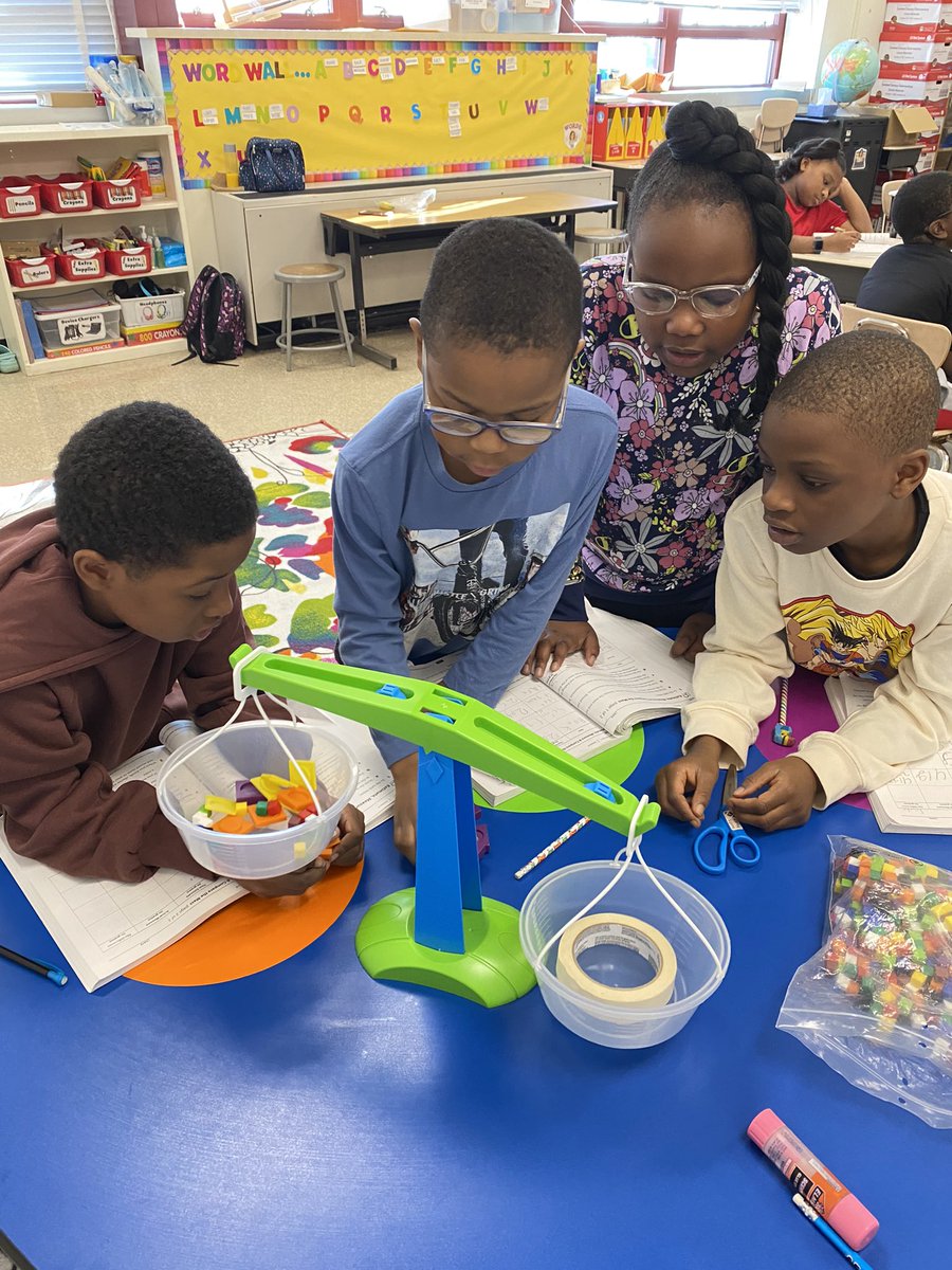 MsMaeveWyatt's tweet image. Estimating and measuring the mass of various classroom objects #Bridges #Unit4 ✏️🖍️📎📚⏰