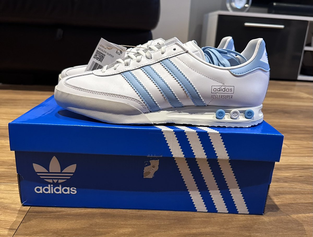 The first Blue box of the year  has arrived. Start as you mean to go on!  @adiFamily_  #threestripes