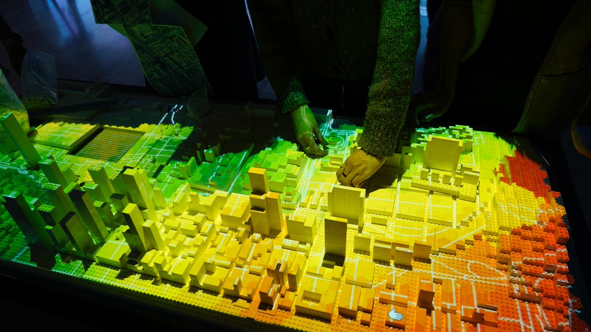CCiudades's tweet photo. Gracias al trabajo con #MIT @medialab, el sector costanera #Concepción es el 1º en que tecnología #CityScope simula escenarios urbanos e impacto en el territorio. Se visualizaron 75 proyectos públicos integrando aspectos como uso de suelo, transporte, vivienda y espacios públicos https://t.co/HkrIKQJlKW