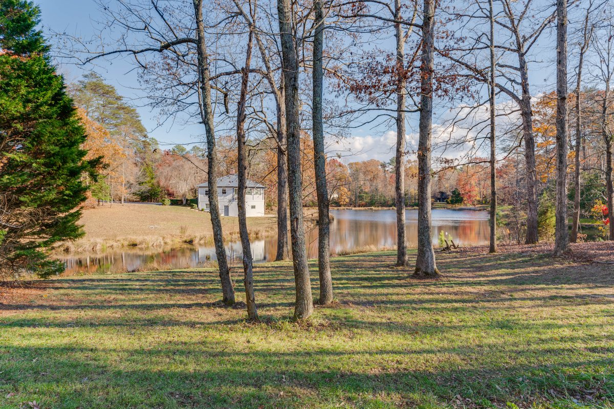HouseLens's tweet photo. This Maryland home was an absolute dream to capture. And let's not forget about the stunning nature surrounding the property - it's truly a sight to behold! 

Listed by: Rob Schou, EXP Realty 
Photographed by: HousLens Artist, John Straub https://t.co/6lKtKloCtW