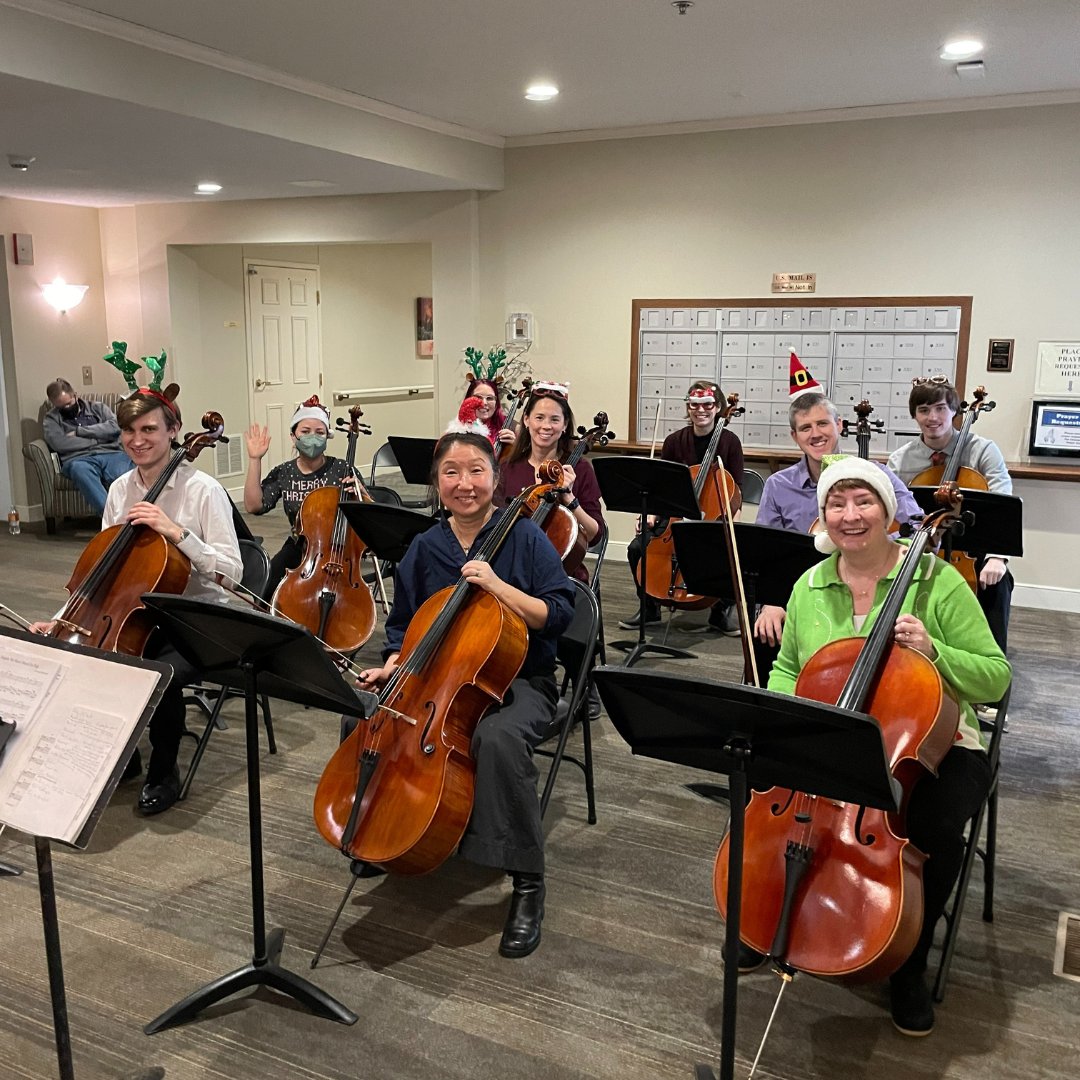The Adult Cello Choir, led by Joe Kaiser, played at the Ecumen Lakeview Commons assisted living facility. Joe's mother happens to be a Ecumen resident, making this concert extra special 🎶🧡<a href="/Ecumen_org/">ECUMEN</a>
Join the New Horizons Adult Cello Choir this spring! bit.ly/3H72Ga6