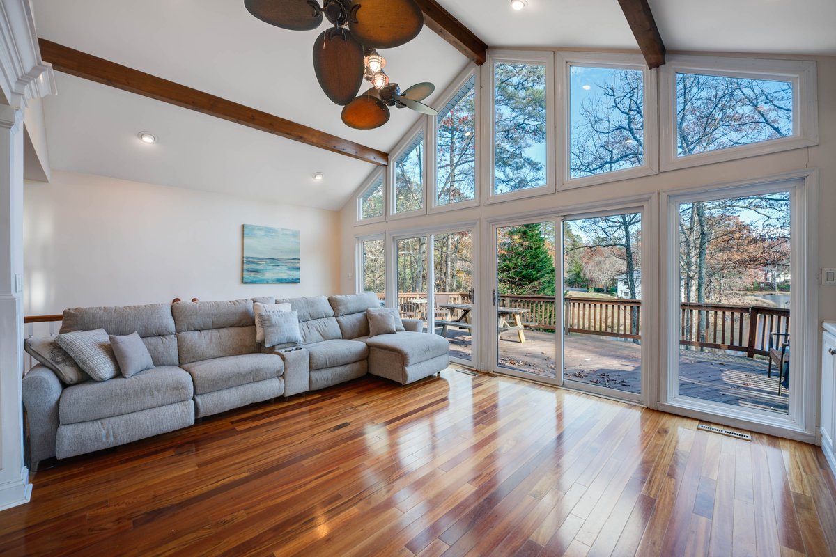 HouseLens's tweet photo. This Maryland home was an absolute dream to capture. And let's not forget about the stunning nature surrounding the property - it's truly a sight to behold! 

Listed by: Rob Schou, EXP Realty 
Photographed by: HousLens Artist, John Straub https://t.co/6lKtKloCtW