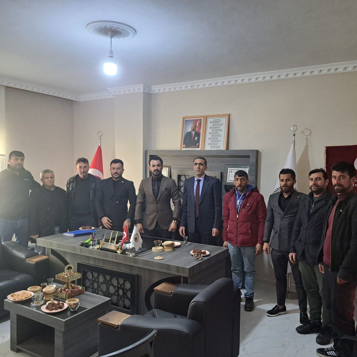 gercussube's tweet photo. Sayın Genel başkanımız
 Gazi Emrullah Aktaş
Şubemize  ziyaretlerde bulundu.
 Beraber yapabileceğimiz faaliyetler hakkında fikir alışverişinde bulunduk.
Kendisine bu nazik ziyaretinden
 dolayı teşekkür ederiz. https://t.co/nNBrL5ZDcZ