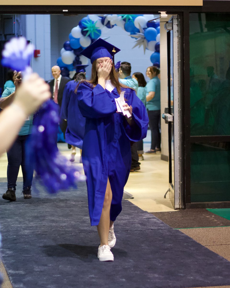 That moment when you walk into the graduate check-in area, and it hits you: “I did it!” 🎓 ✨ 💙 Share a GIF or emojis for how you felt on your Commencement Day! 🐾 
#UltimateMedicalAcademy #UMAgrad