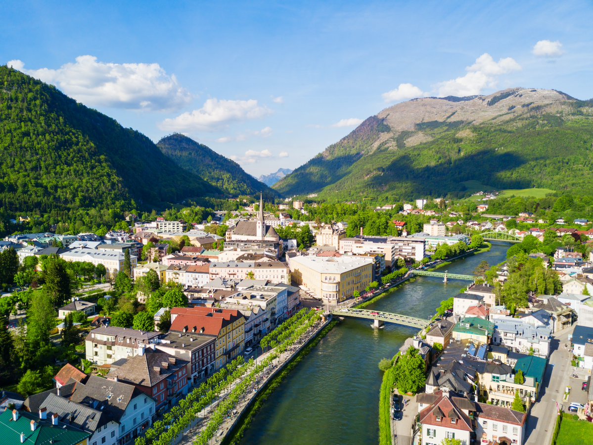 ¡Nos alegra presentar Bad Ischl Salzkammergut, Capital Europea de la Cultura 2024! 🇪🇺🎉Bad Ischl es una ciudad imperial y ciudad balneario en pleno corazón alpino de 🇦🇹. Os dejamos más información sobre este bello lugar de cara a las vacaciones 😉n9.cl/5s8vo4